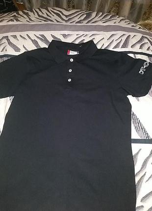 Незвичайно красива, супер якісна футболка з коротким рукавом на 3-х ґудзиках.