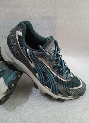 Жіночі оригінальні кросівки asics.розмір 40