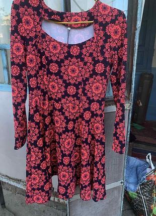 Жіноче коротке плаття з другим рукавом