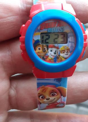 Детские цифровые часы с изображением персонажей мультфильма "щенячий патруль"новая батарейка..