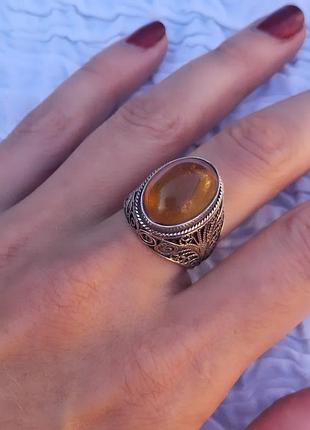 Радянський срібний персень із бурштином