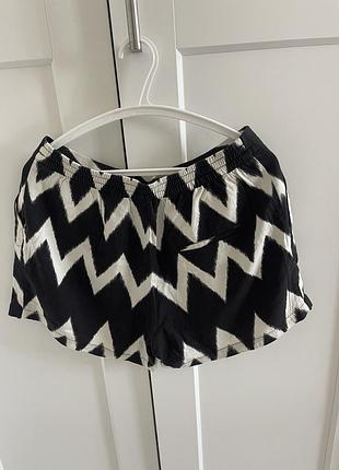 Жіночі шорти