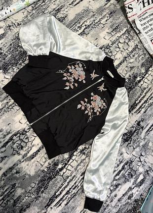 Жіноча куртка бомбер