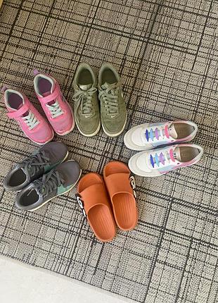 Взуття осіннє, стан відмінний є шкіряні, замшеві і тканеві. розмір 34-35