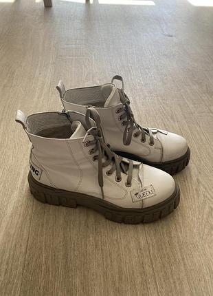 Шкіряні ботинки на байці