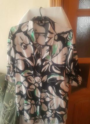 Рубашка женская черная в серые цветы с 3/4 рукавом, удлиненная,42см в плечах,76см длина,60см в груди.очень практичная,может одеваться как жакет летний