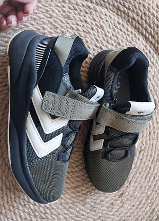 Кроссовки на мальчика бренда hummel р.32