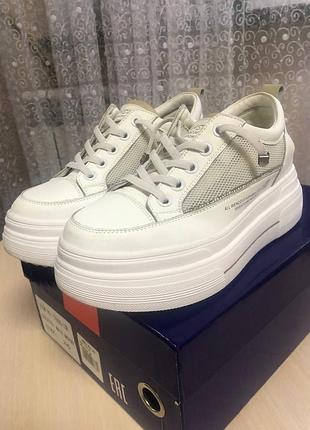 Кросівки шкіряні