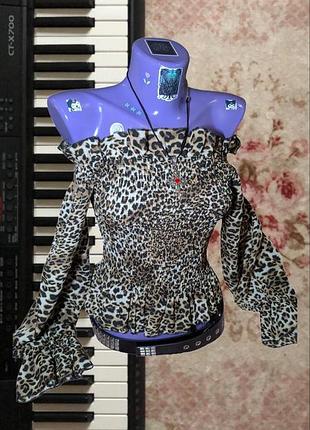 Леопардовая рубашка с открытыми плечами