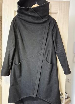 Шерстяное с кашемиром пальто женское, украинского бренда matveeva, черное, s. фурнитура оригинальная. до колен на рост 163. зашитый карман.