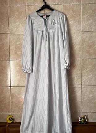 Нічна сорочка вінтаж ніжна біло-блакитного кольору з довгими рукавами з оборками зверху з рюшами знизу в стилі ретро вінтаж st.michael vintage stories