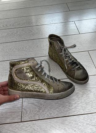 Стильні кеди італія шкіряні натуральна шкіра кросівки нова колекція зручні як golden goose знижки