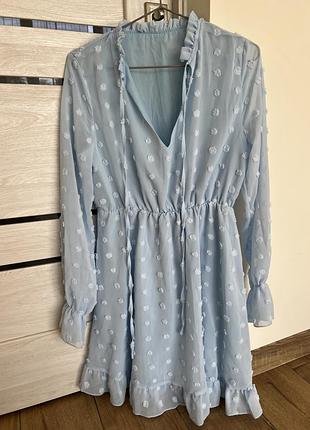 Плаття, ніжно блакитне