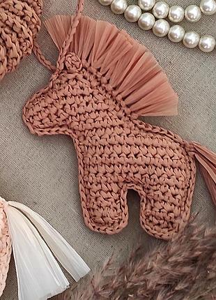 Брелок, дармовис на сумку коник