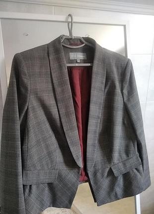 Пиджак серый в клетку новый