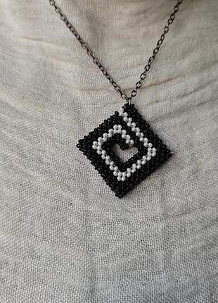 Кулон из бисера “черно-белый квадрат” ◼️◻️