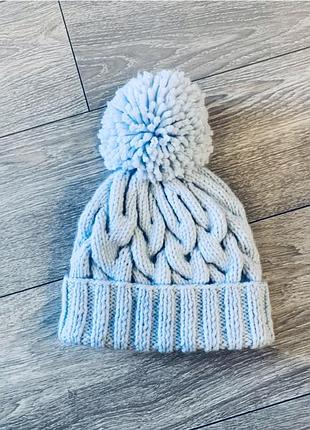 Шикарная шапка с помпоном небесно-голубого цвета об’емной вязки!