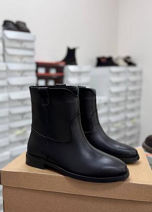 Кожаные демисезонные ботинки на байке без молнии распродаж