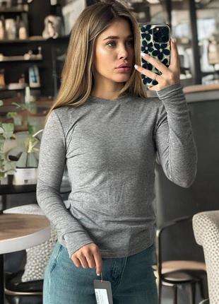 Сірий лонгслив бренд