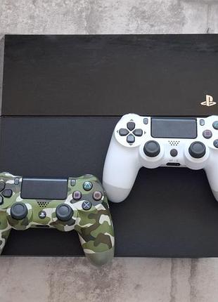 Playstation 4 + два джойстика и 7 игр