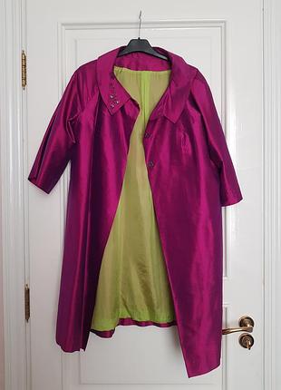 Шикарний легкий осінній (весняний) тренч плащ пальто з дикого шовку тафти зі стразами в стилі 2000-х рожево-фіолетовий фуксія на салатовій підкладці
