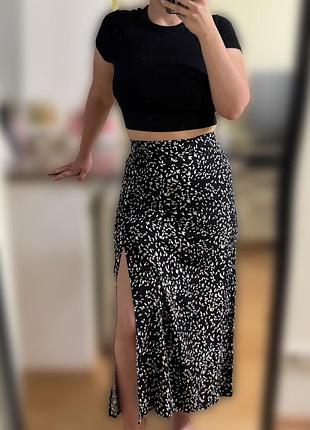 Спідниця з вирізом
