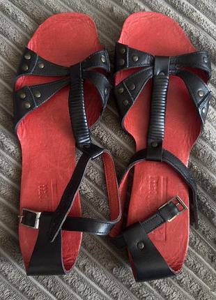 Босоніжки шкіряні