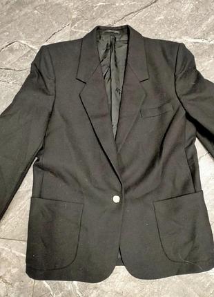 Оригінальний піджак burberry.