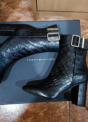 Ботильйони жіночі шкіряні класичні tommy hilfiger черевики напівчоботи осінні