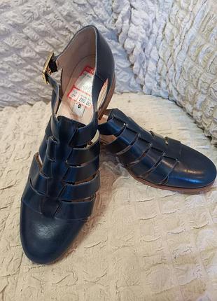 Синие  кожаные туфли монки в состоянии новых,  6,5/39,5 размер, clarks.