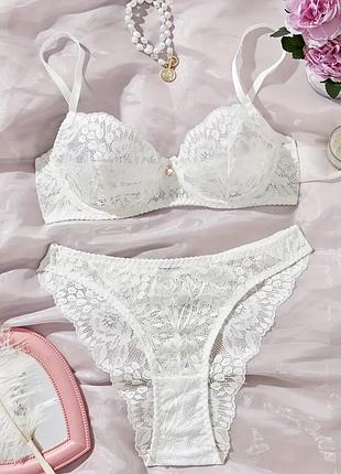 Комплект білизни з мереживом