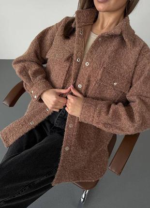 Женская теплая оверсайз рубашка искусственный мех букле на кнопках с карманами мокко кофейная