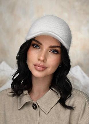 Теплая вязаная зимняя кепка бейсболка унисекс женская девчачья белая молочная