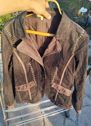 Жіночий джинсовий піджак