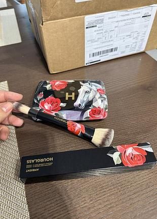 Пензлик для макіяжу  hourglass