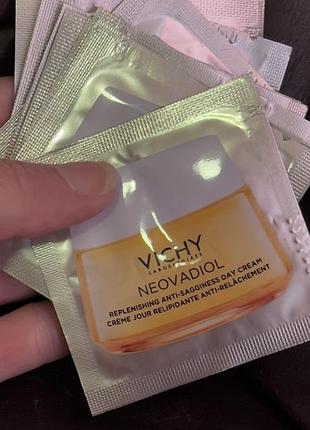 Антивіковий ліфтинг відновлюючий підтягуючий денний крем від зморшок та старіння при менопаузі vichy neovadiol replenishing anti-sagginess day cream
