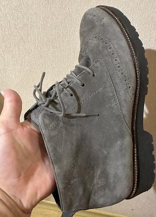 Круті замшеві осінні черевики