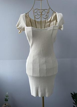 Трикотажна силуетна сукня