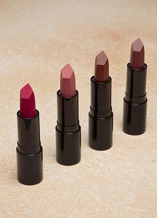 Помада dari deluxe lipstick  18 марципан