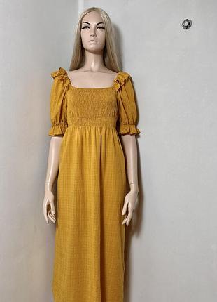 Яскрава сукня міді жовтого кольору