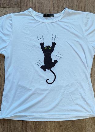 Легкая, белая, женская футболка с принтом котика
