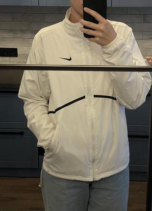 Вітрівка nike білого кольору
