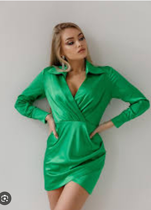 Стильное атласное мини платье