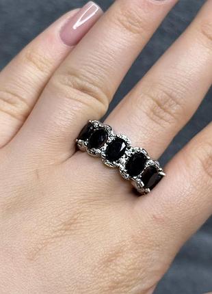 Каблочка с черными фианитами