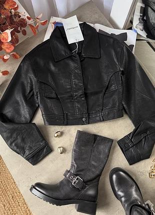 Коротка куртка зі шкірозамінника