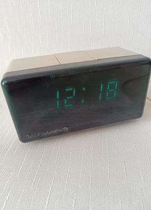 Часы электронные светятся в темноте срср часа электроника сср