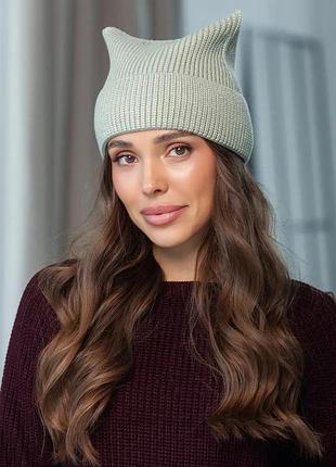 Женская молодежная фисташковая вязаная шапка с ушками