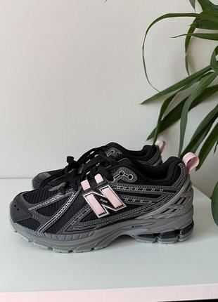 Женские кроссовки new balance 1906r black pink 1950 беланс черного с розовым цветом