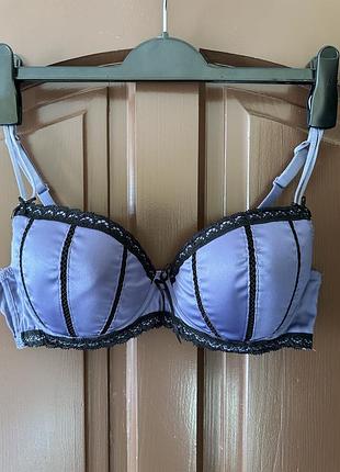 Бюстгальтери жіночі