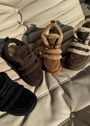 Натуральні замшеві зимові черевики - уггі на липучці на високій підошві